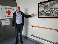 Gerhard Hofbauer hat viel Herzblut in seinen Museums-Traum gesteckt - und lässt nicht nach in seinem Eifer, Ostbayerns Rot-Kreuz-Geschichte zu dokumentieren. Foto: Herbert Ehrl