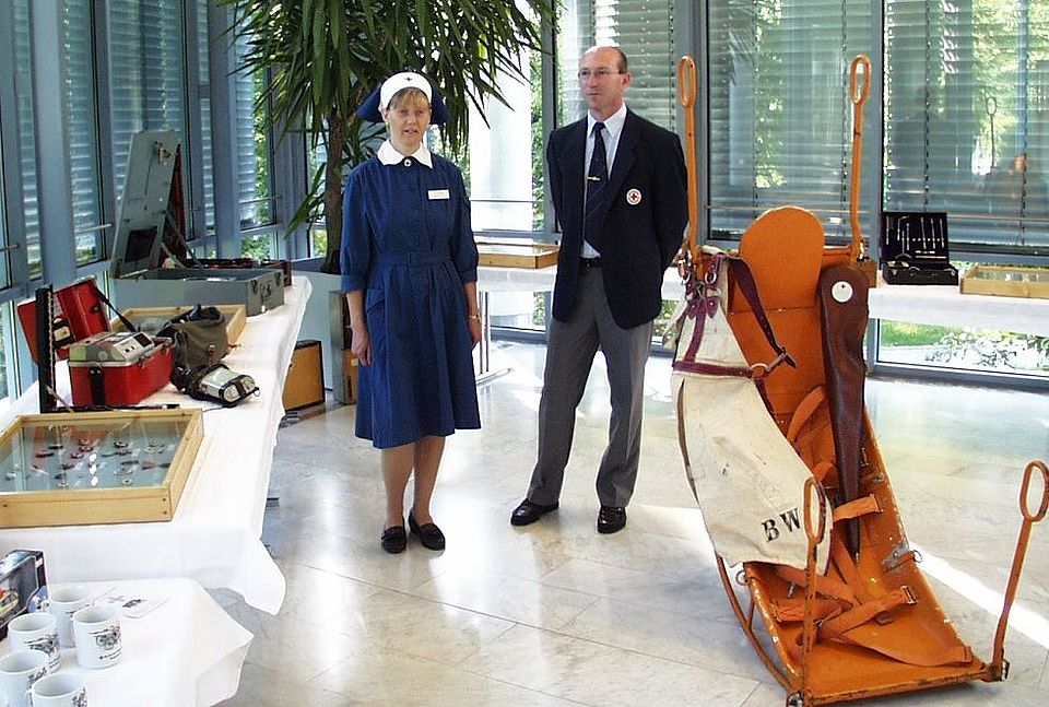 Das Ehepaar Hofbauer als "Aussteller" beim Katastrophenschutzkongress in Weiden im Jahr 2001 Foto: Hofbauer